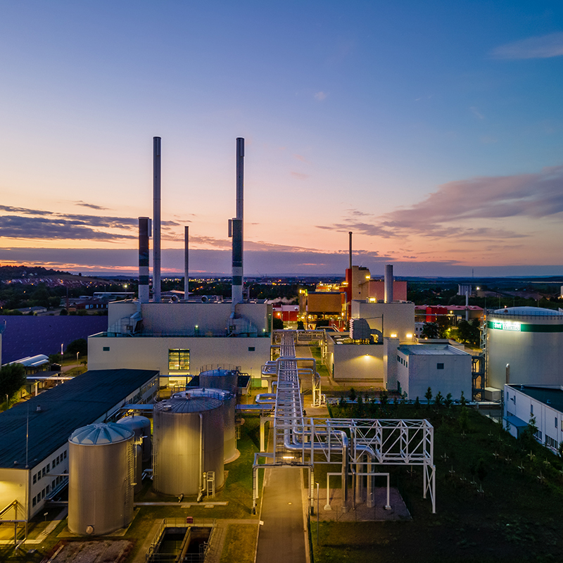 Die Gas- und Dampfturbinenanlage im Sonnenaufgang